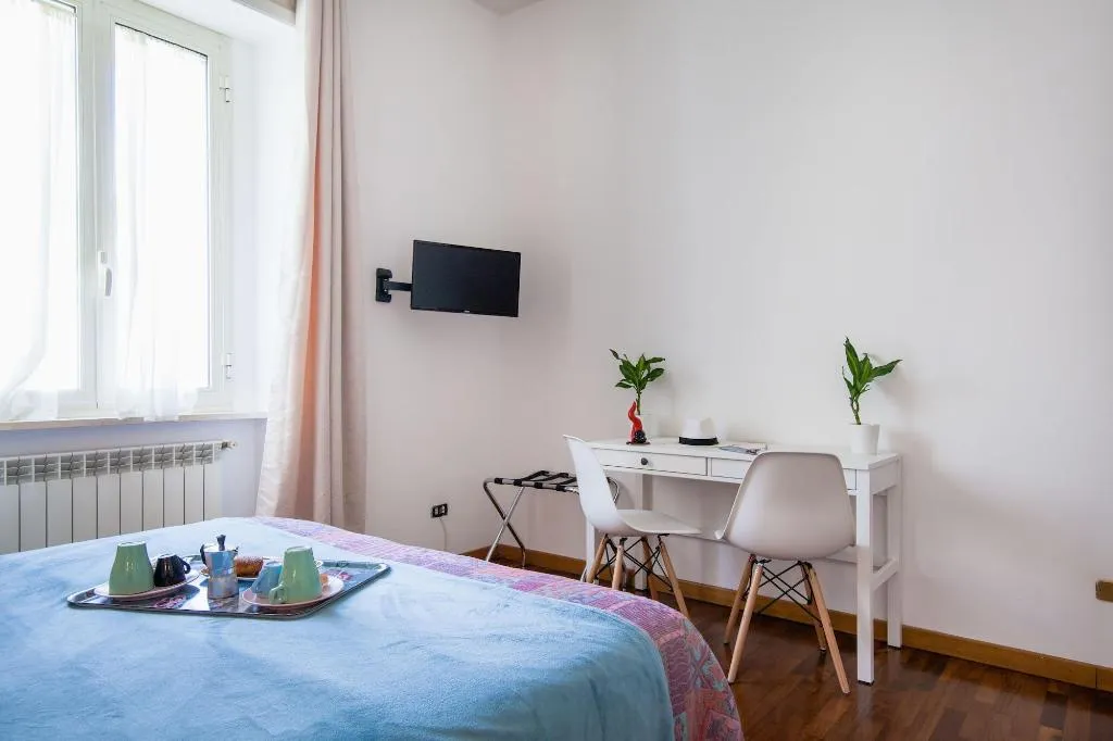 Room, Napolicentro Mare, Naples