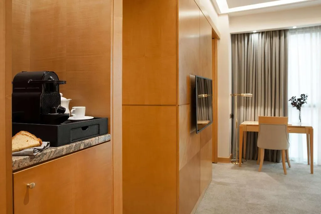 JUNIOR SUITE EXECUTIVE Room, Melia Athens, Athens