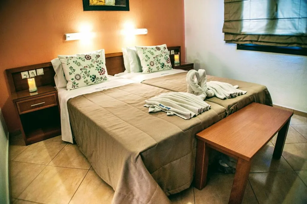 APARTMENT CAPACITY 5 TWO BEDROOMS Room, Ippoliti Village, Crete