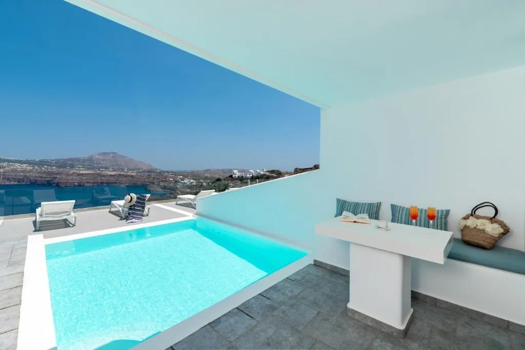 JUNIOR SUITE WITH PRIVATE POOL Room, Maison des Lys, Santorini