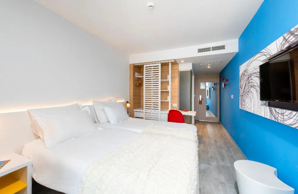 SINGLE PARK VIEW WITH BALCONY Room, Pharos, hvar bayhill hotel, Split