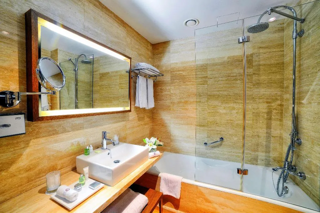 Room, NH Collection Madrid Palacio de Tepa, Madrid
