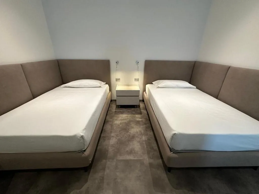 QUADRUPLE KING SIZE BED Room, Cruise, Milan