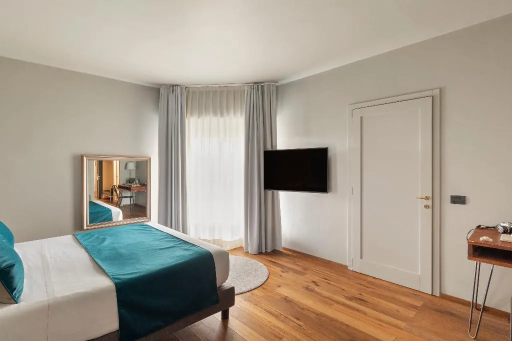 JUNIOR SUITE STANDARD Room, Living Hotel Milano, Milan