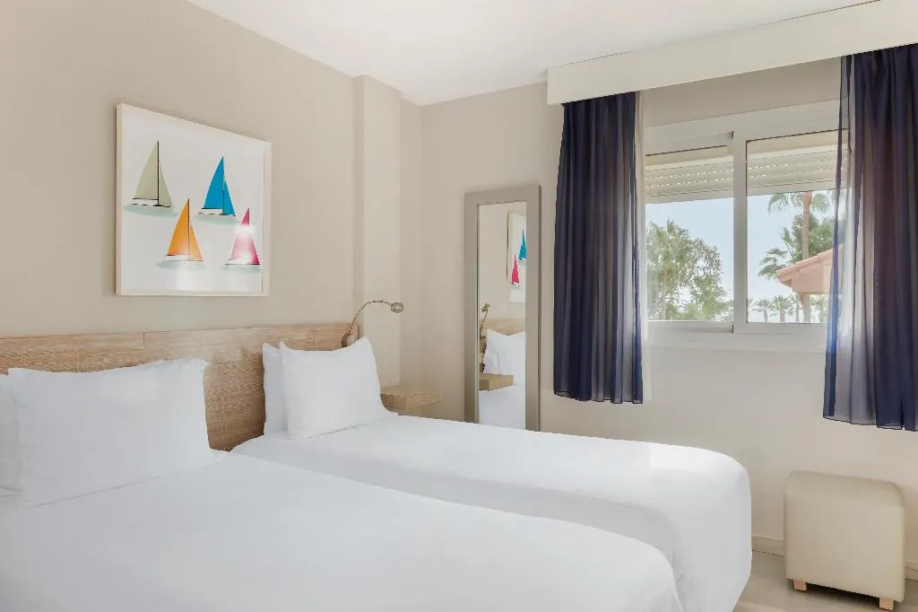 APARTMENT CAPACITY 6 TWO BEDROOMS Room, Los Amigos Beach Club, Costa Del Sol