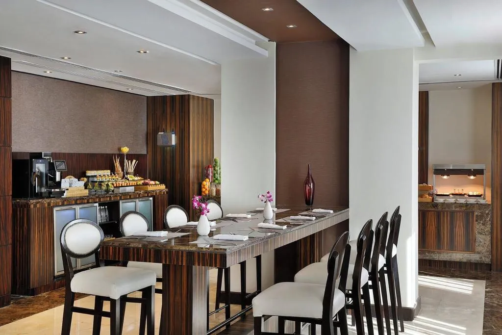 SUITE CLUB Room, Radisson Blu Hotel Dubai Barsha Heights, Dubai