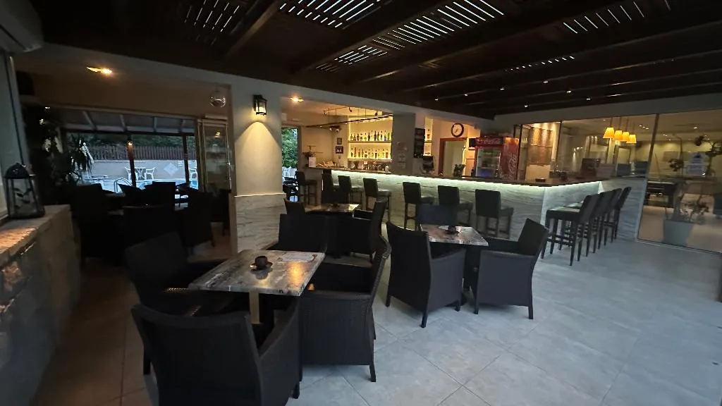 Bar, Maria Lambis, Crete