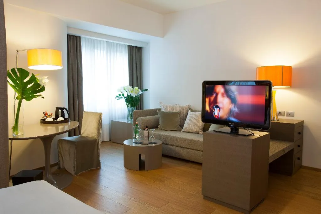 FAMILY ROOM STANDARD Room, Starhotels Michelangelo Firenze, Florence