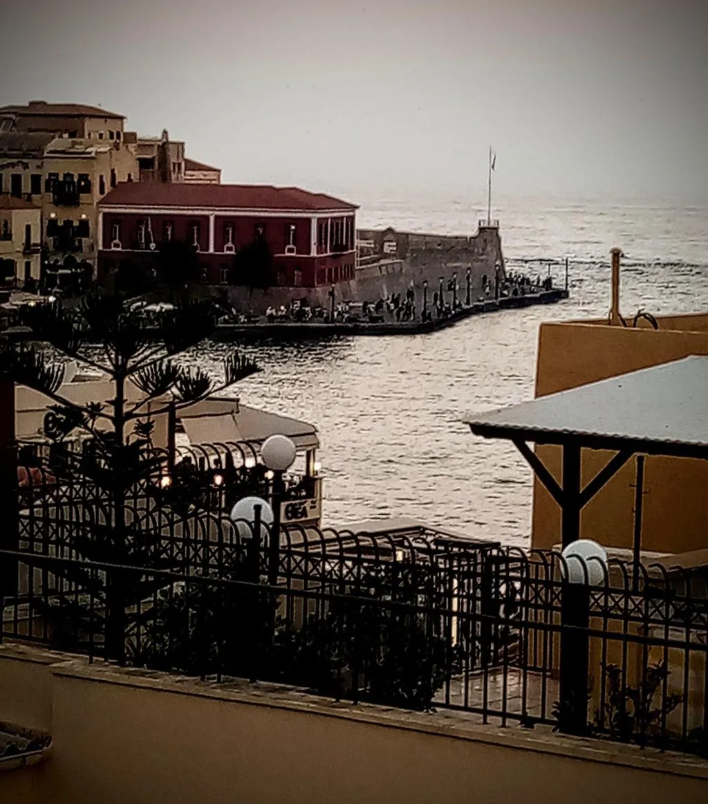 General view, Palazzo di Pietro, Crete