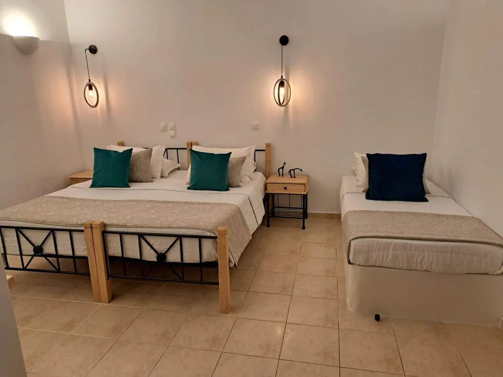 TRIPLE STANDARD Room, Amerisa Suites, Santorini