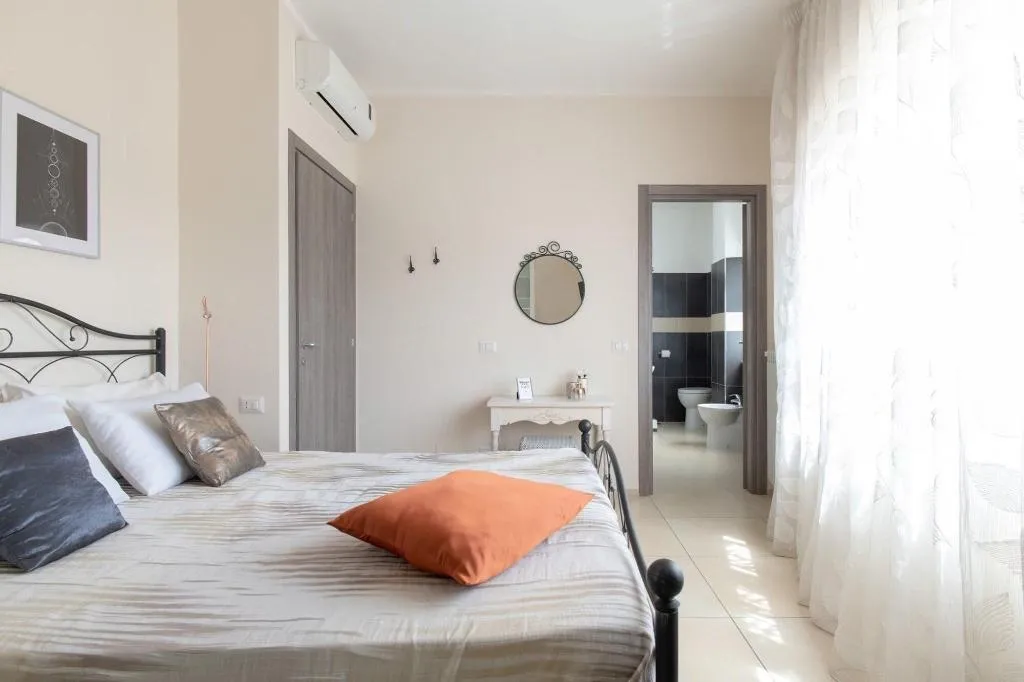 Room, B&B Toma la Luna, Naples