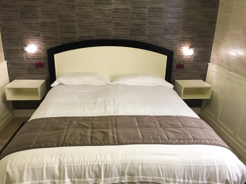 SINGLE STANDARD Room, Museum, Rome