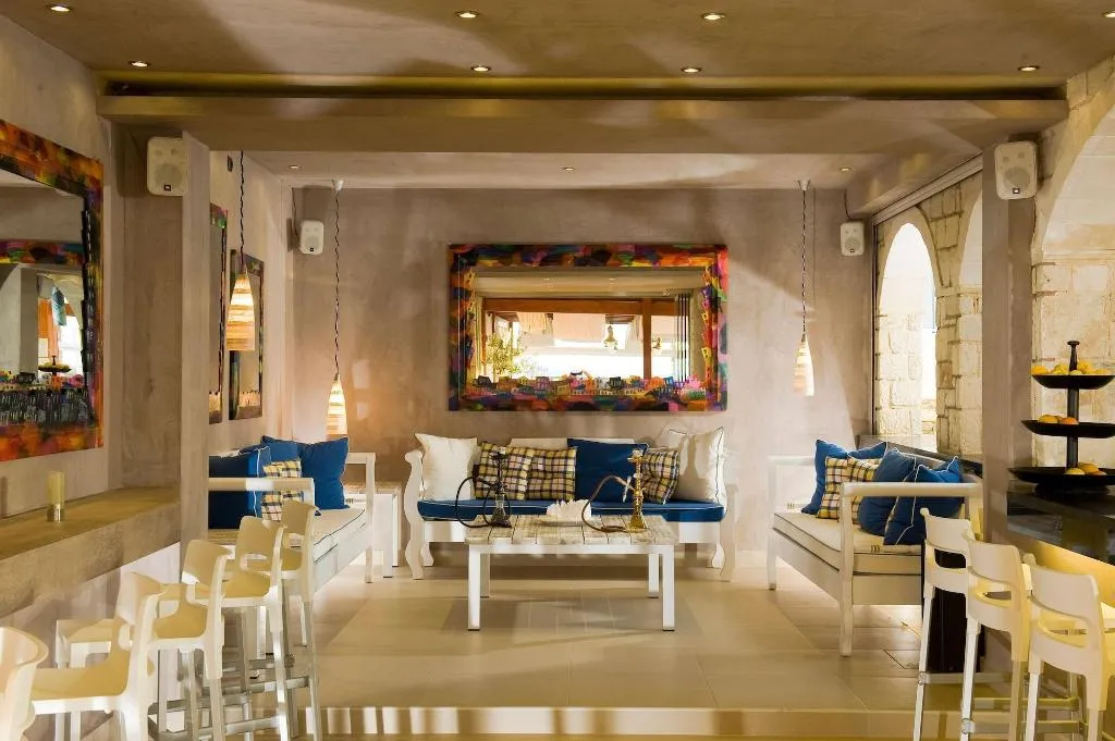 Bar, High Beach White, Crete