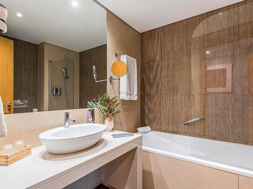 SINGLE STANDARD Room, Mercure Lisboa Almada Hotel, Lisbon