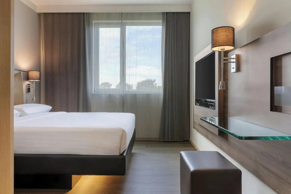 DOUBLE QUEEN SIZE BED Room, Moxy Milan Airport, Milan