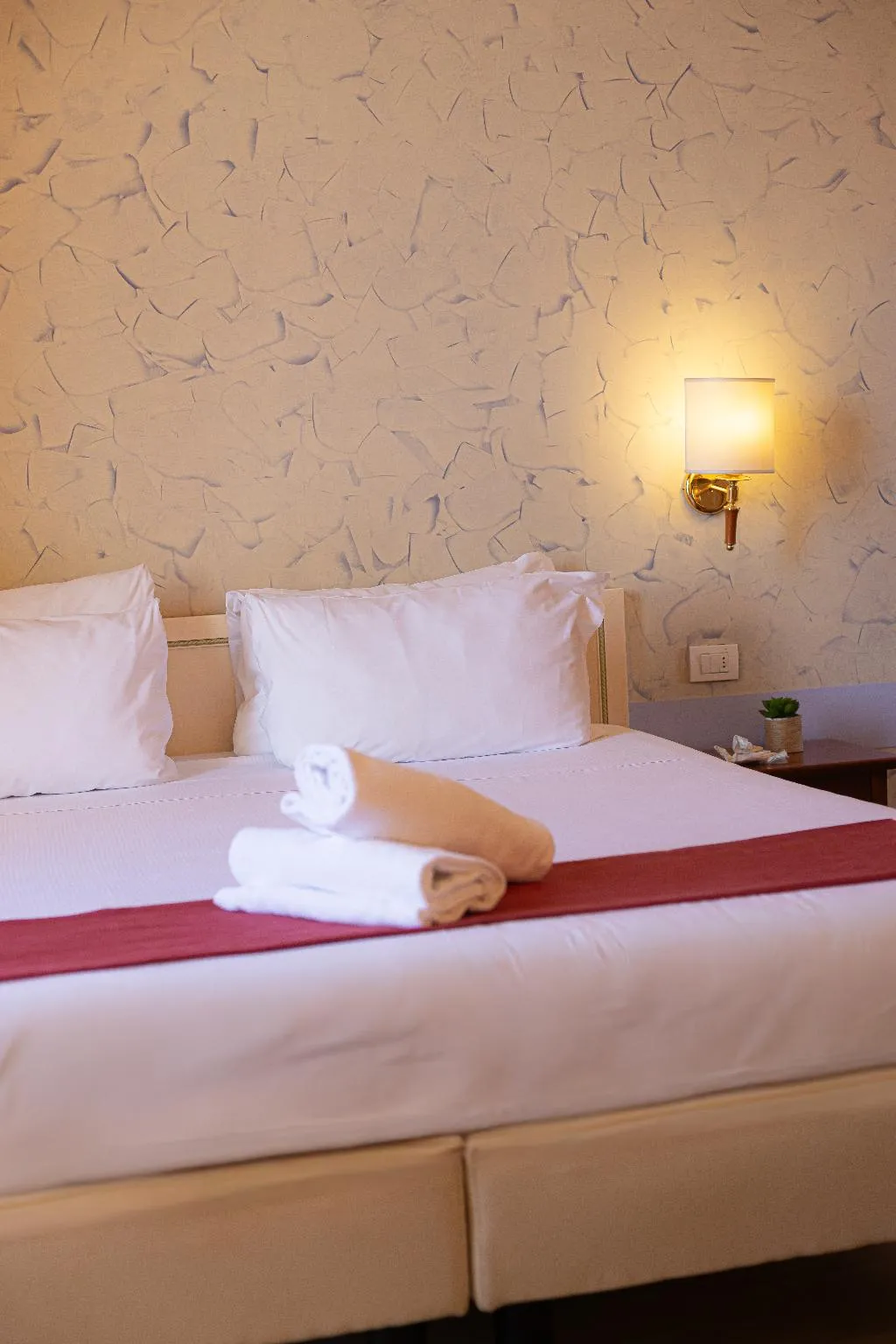 DOUBLE DELUXE ONE BED Room, LVG Hotel Collection - Hotel Pallanza, Milan