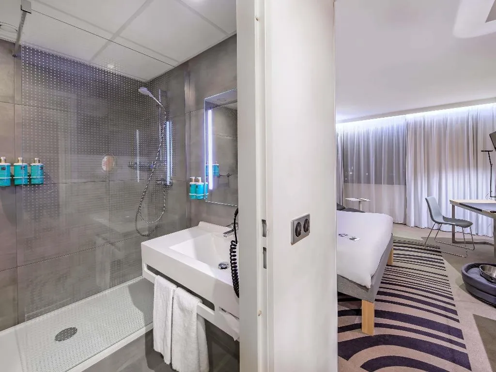 DOUBLE EXECUTIVE QUEEN BED Room, Novotel Krakow Centrum, Krakow