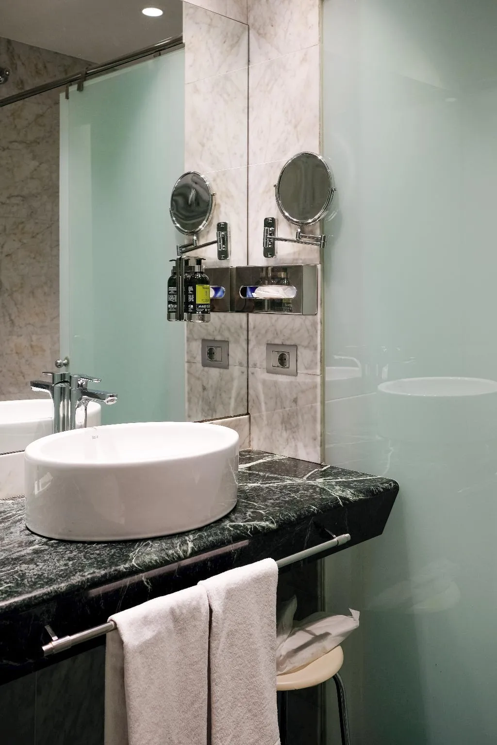 Double or Twin SUPERIOR WITH TERRACE Room, Gran Hotel Havana 4*Sup by Escampa Hotels, Barcelona