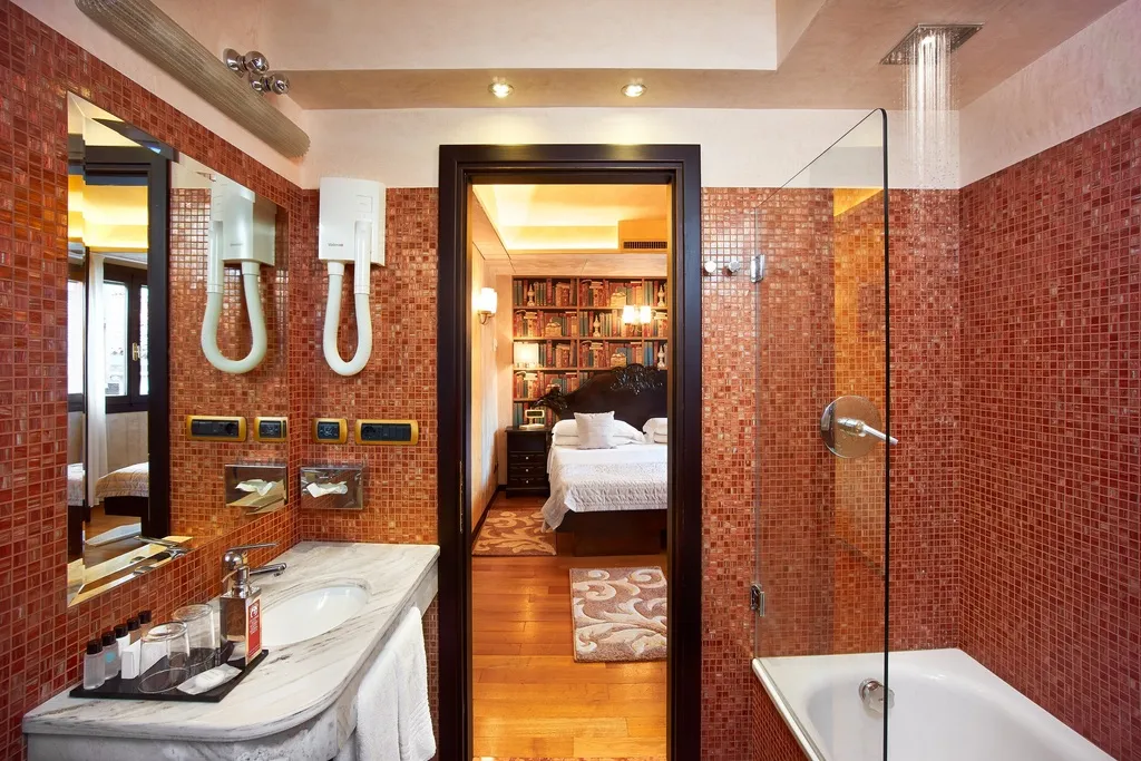 DOUBLE STANDARD Room, Saturnia & International, Venice