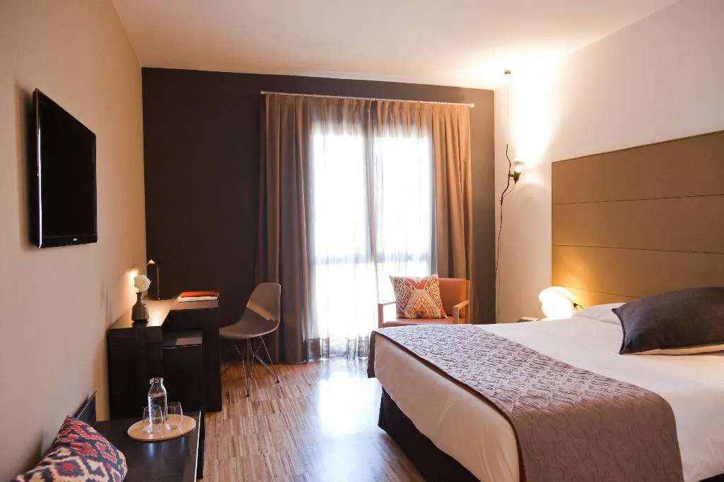 DOUBLE SUPERIOR KING BED Room, Alexandra Barcelona, Curio Collection by Hilton, Barcelona
