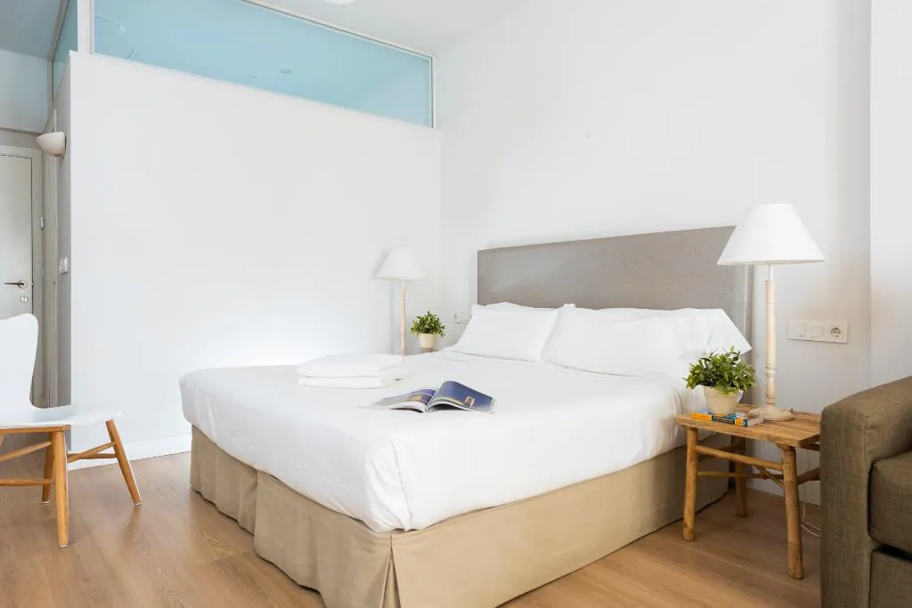 APARTMENT SUPERIOR CAPACITY 4 Room, Suites Sevilla Plaza, Seville