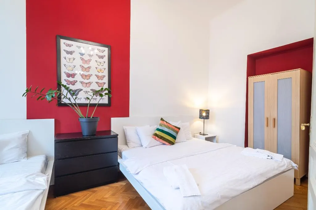 APARTMENT TWO BEDROOMS ONE BATHROOM Room, Royal Road Residence, Prague