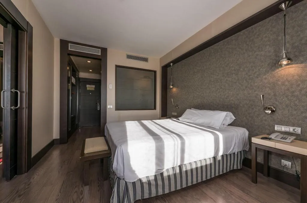 DOUBLE STANDARD Room, Mercader, Madrid