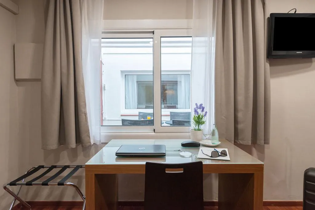 DOUBLE WITH KITCHENETTE Room, Senator Barcelona Apartments, Barcelona