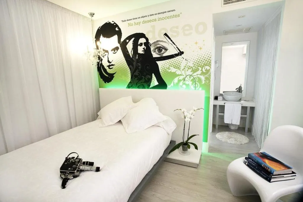 Room, Dormirdcine, Madrid
