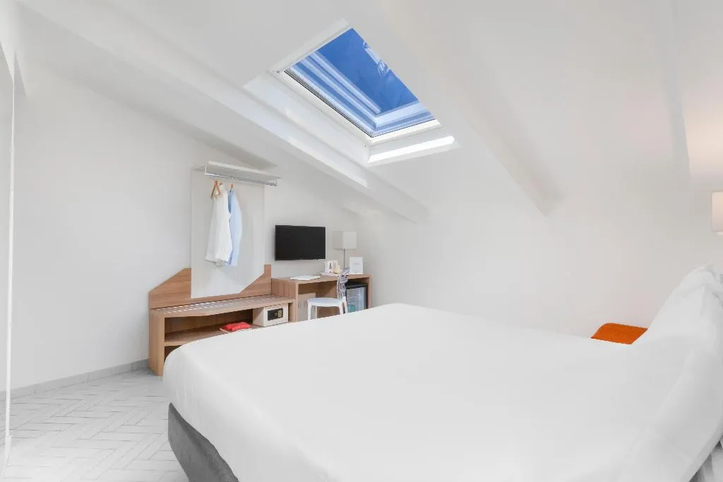 STUDIO STANDARD Room, Palazzo Tasso, Naples