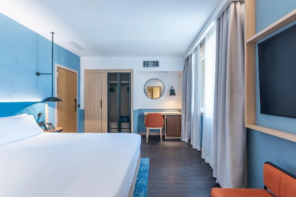 DOUBLE Accessible KING SIZE BED Room, Hilton Garden Inn Rome Colosseum, Rome