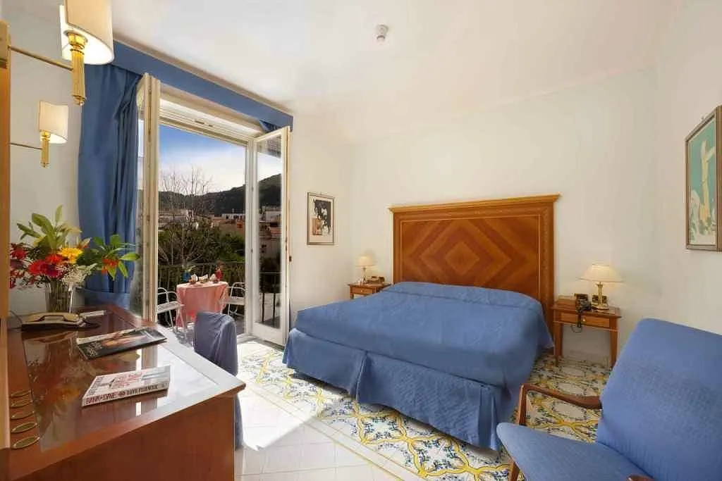 DOUBLE CLASSIC Room, Continental, Naples