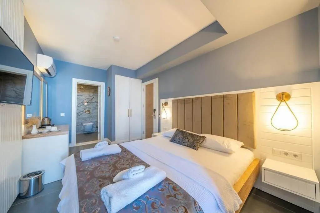 Room, Un Amor Hotel, Dalaman