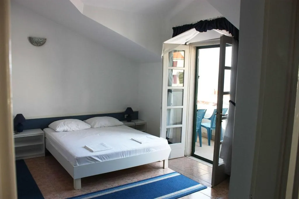 Room, Ivan, Split