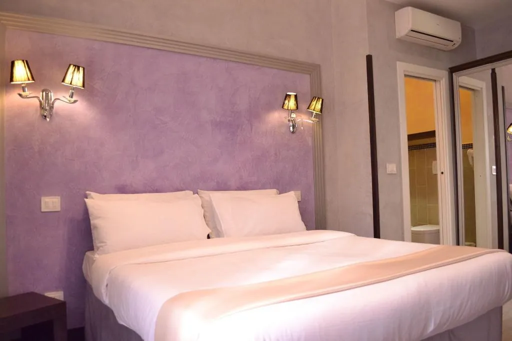 Room, Tiburtina House, Rome