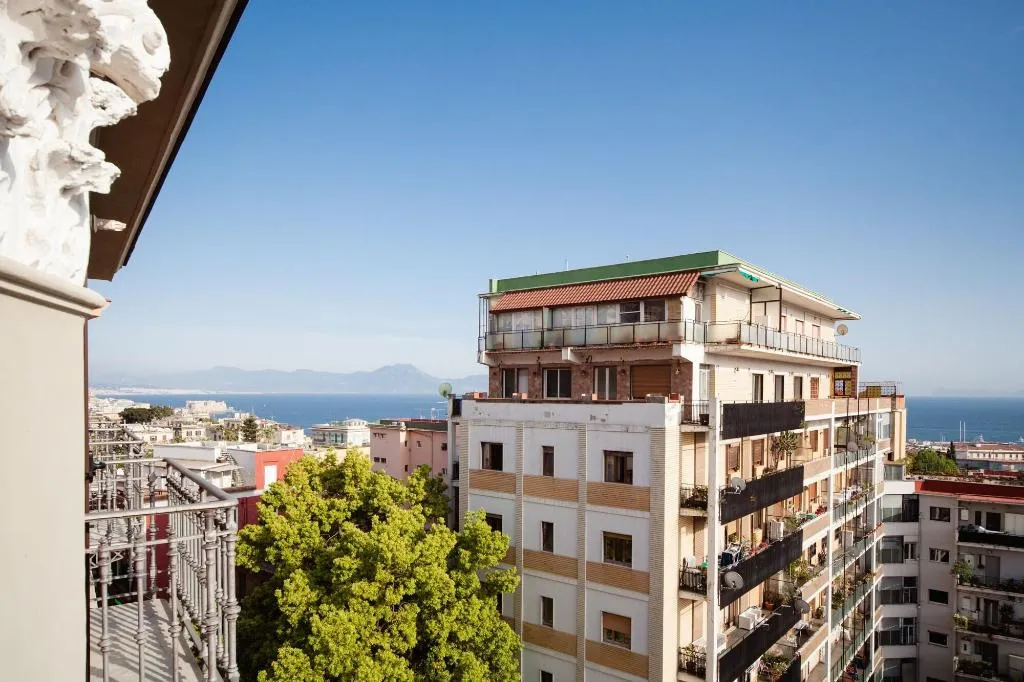 Room, Napolicentro Mare, Naples