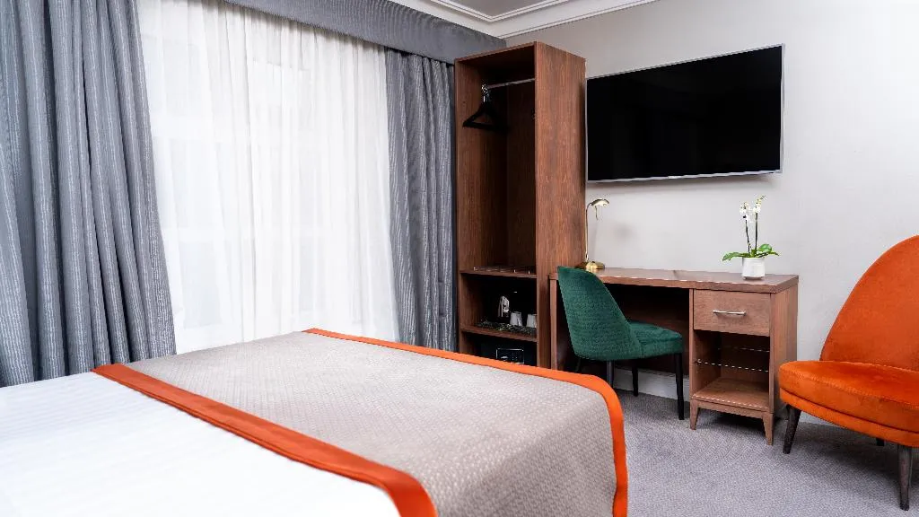 Room DELUXE ONE BED Room, The Fleet Hotel, Dublin