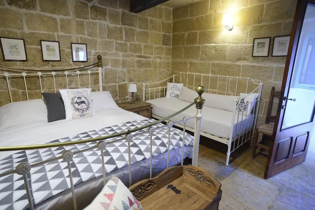 Room, The Burrow Guest House, Malta