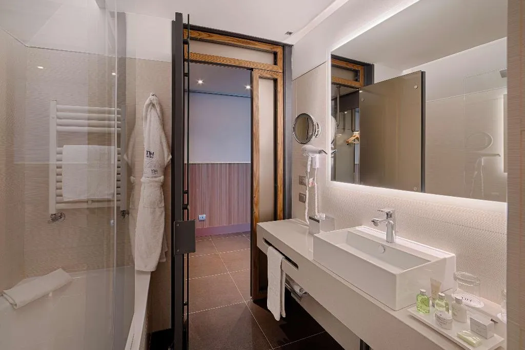 JUNIOR SUITE STANDARD Room, NH Collection Milano Touring, Milan