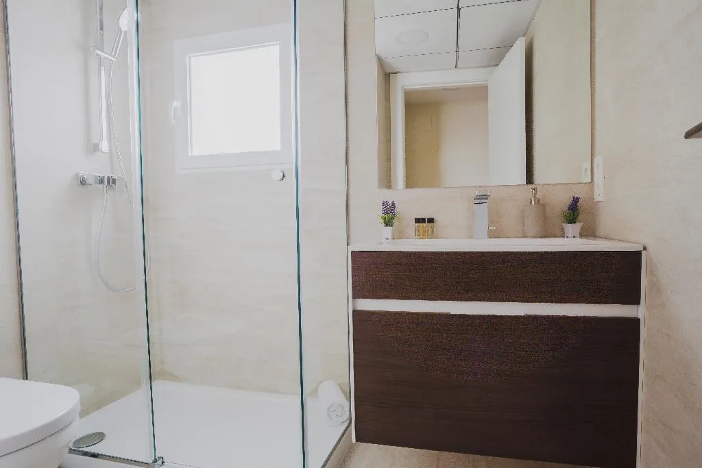APARTMENT CAPACITY 4 THREE BEDROOM Room, HQ Rooms San Vicente, Valencia