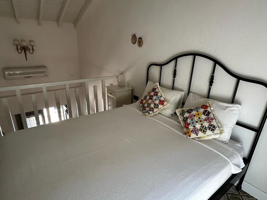 QUADRUPLE LOFT Room, Perperene Konağı, Izmir