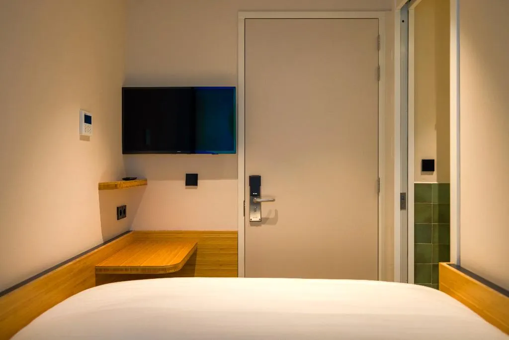 DOUBLE WITH DOUBLE BED Room, Poppies, Amsterdam