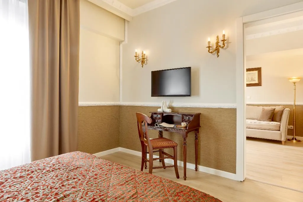 SUITE ONE BEDROOM TWO BATHROOMS Room, Grand Hotel Palace Thessaloniki, Halkidiki