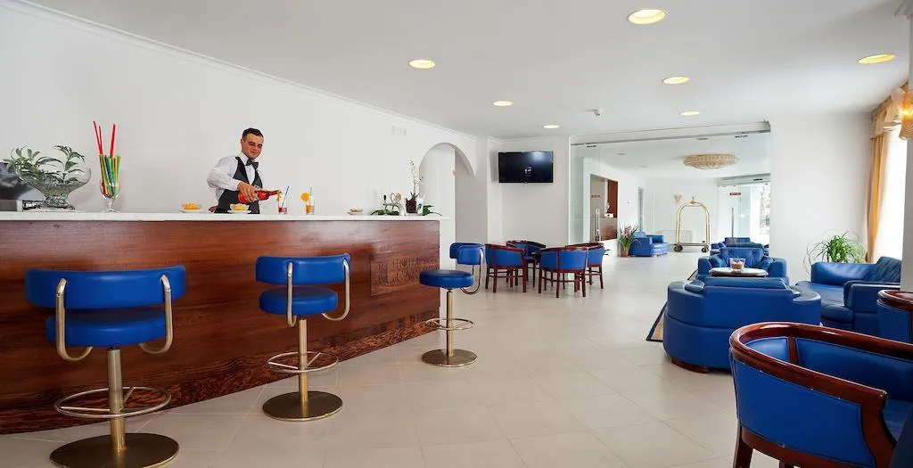 Bar, Caruso, Naples