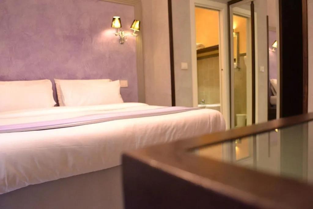 Room, Tiburtina House, Rome