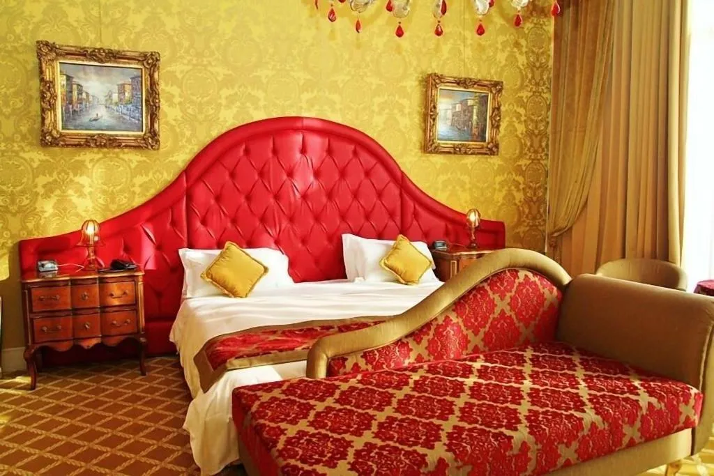JUNIOR SUITE STANDARD Room, Pesaro Palace, Venice