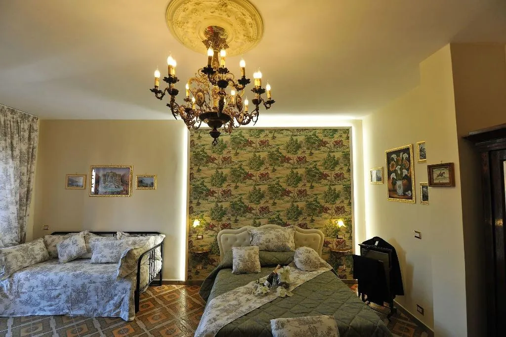 Room, B&B Le Cycas, Naples