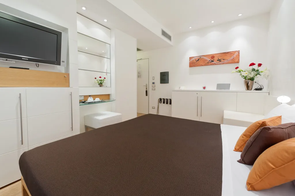 DOUBLE SUPERIOR Room, White, Rome