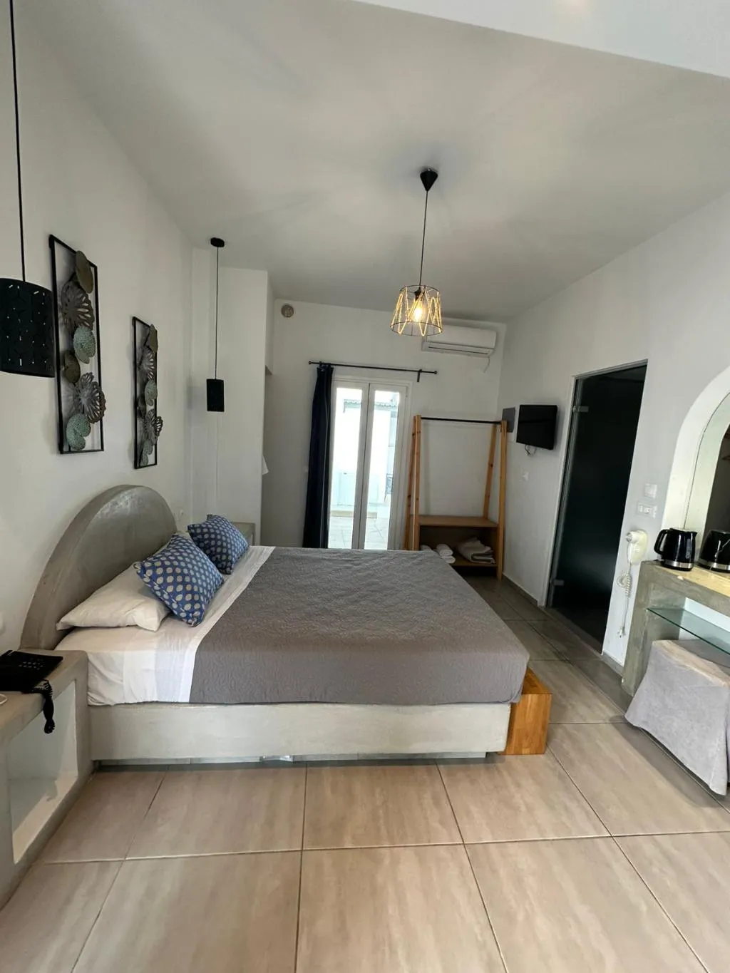 DOUBLE STANDARD Room, Gizis Cliffside Suites, Santorini