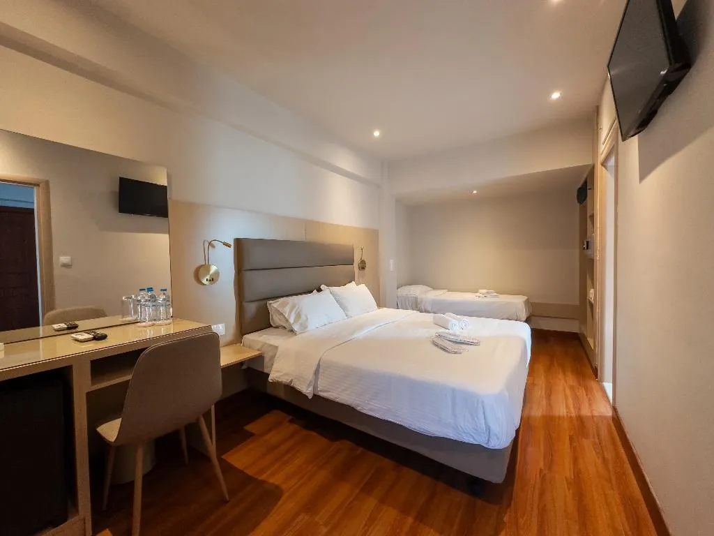 QUADRUPLE STANDARD Room, Anemoni, Athens